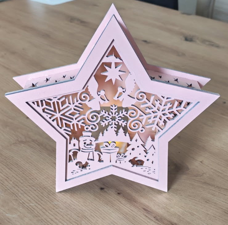Étoile de Noël lumineuse en bois ✨🎄
Une décoration délicatement découpée qui révèle toute sa magie une fois illuminée. ❄️🎁