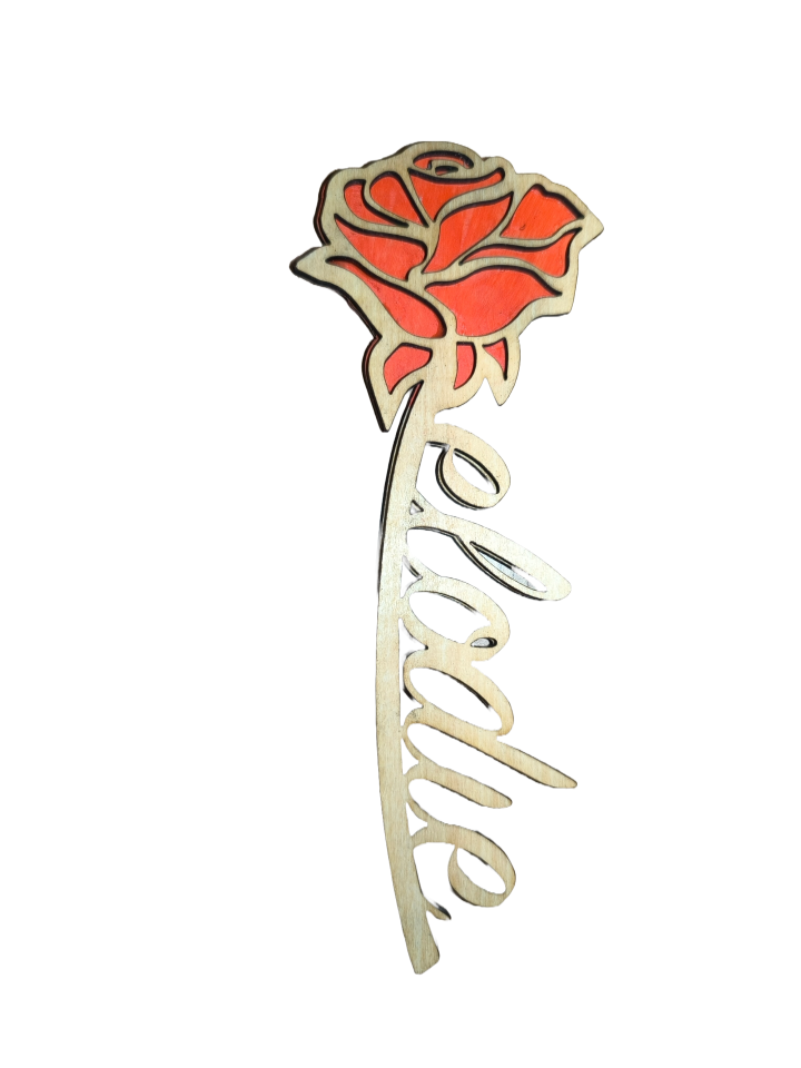 Rose en bois avec fleur rouge et tige personnalisée en lettres découpées