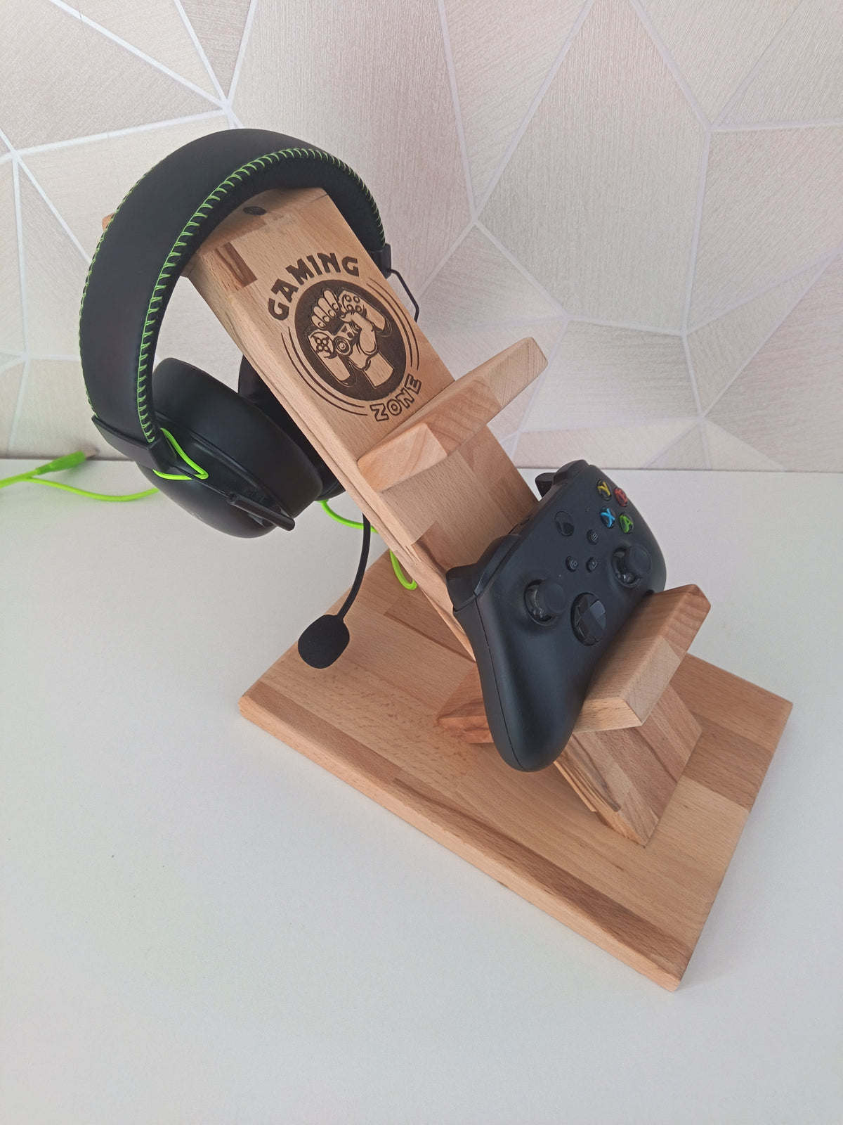 Support en bois de hêtre massif gravé Gaming Zone pour manette et casque de jeu