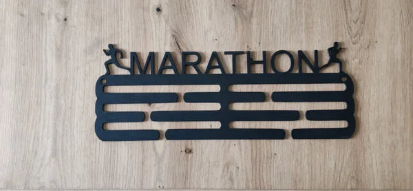 Support de médailles en bois noir avec inscription Marathon et silhouettes de coureurs